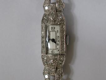 שעון פלטינה אר-דקו עם יהלומים זוהרים