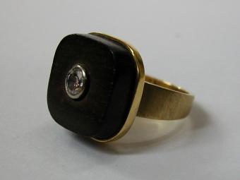 טבעת עץ שחור - אבוני - עם יהלום