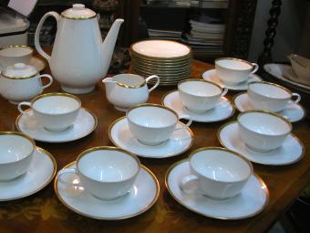 מערכת כלים תוצרת רוזנטל לתה או קפה, עם עיטור פס זהב