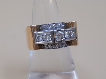 טבעת 18 קאראט משנות ה-40-50 עם יהלומים רבים וזוהרים
